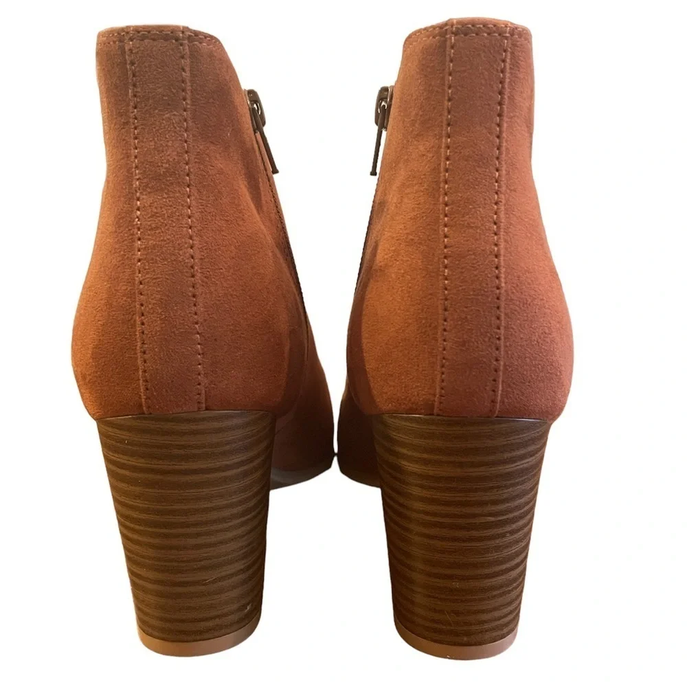 Old Navy women brown suede stacked heel ankle boots size 8